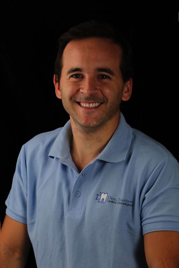 Retrato del Dr. Sergio Martínez, ortodoncista